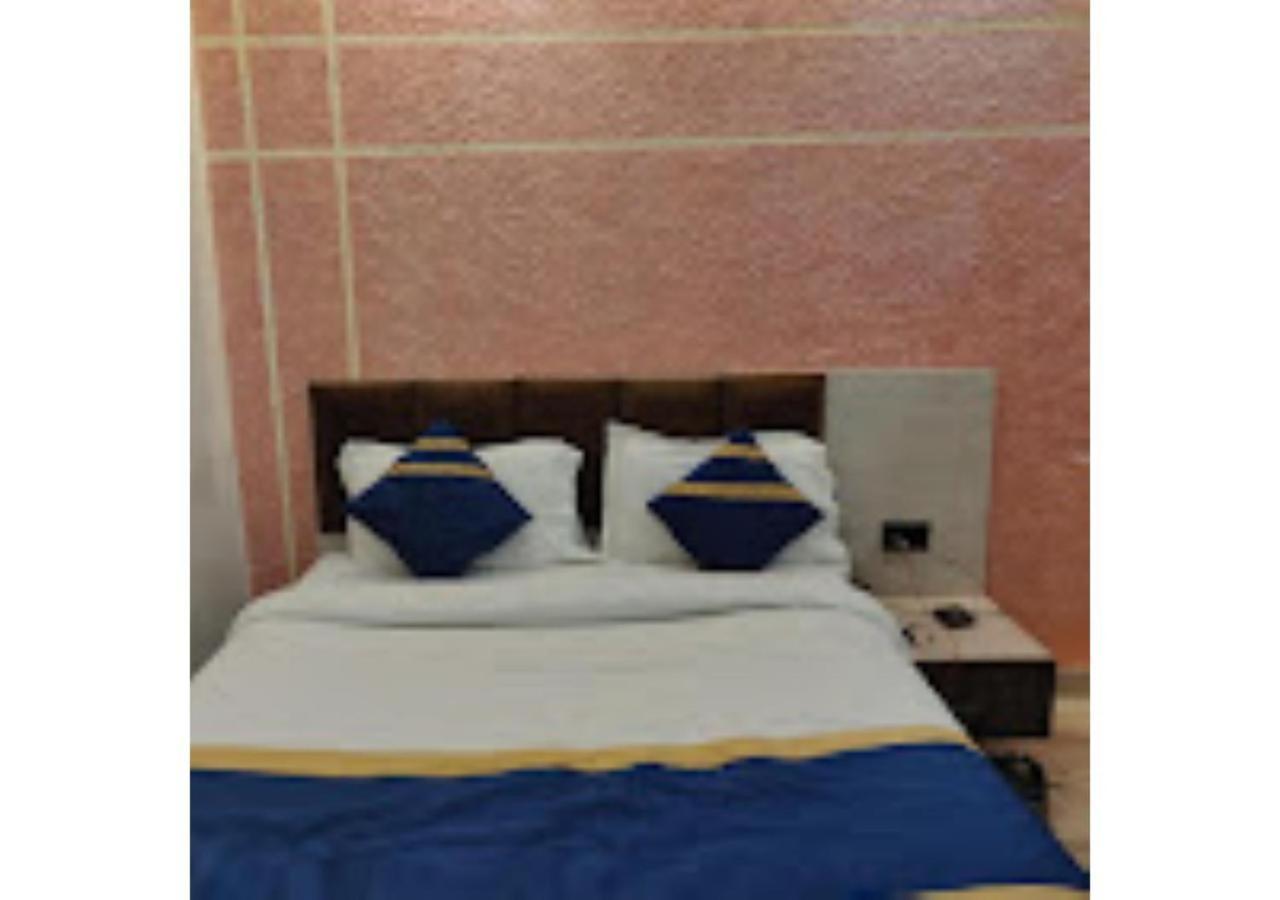 Guru Dev Palace Hotel & Lawn,Ayodhya 외부 사진