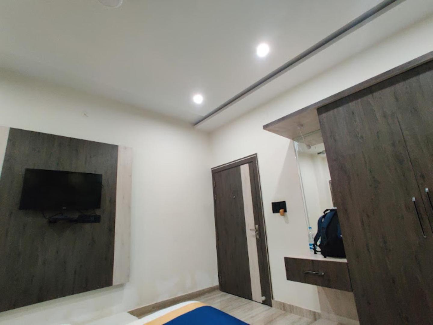 Guru Dev Palace Hotel & Lawn,Ayodhya 외부 사진