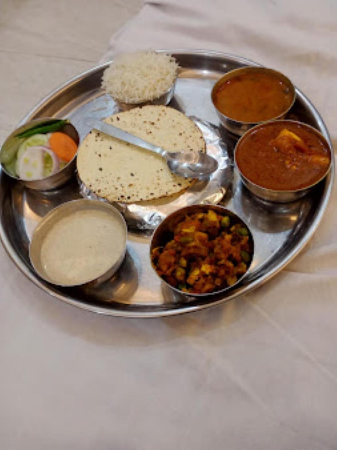 Guru Dev Palace Hotel & Lawn,Ayodhya 외부 사진